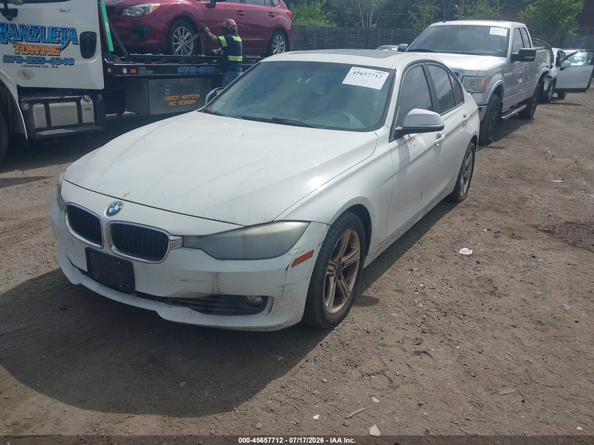 2013 BMW 3er VIN WBA3B5C5XDF592387 IAAI salvage auction — NORMAL WEAR, Clear (Massachusetts), sold $650 on 2026-07-31 (photo 2)