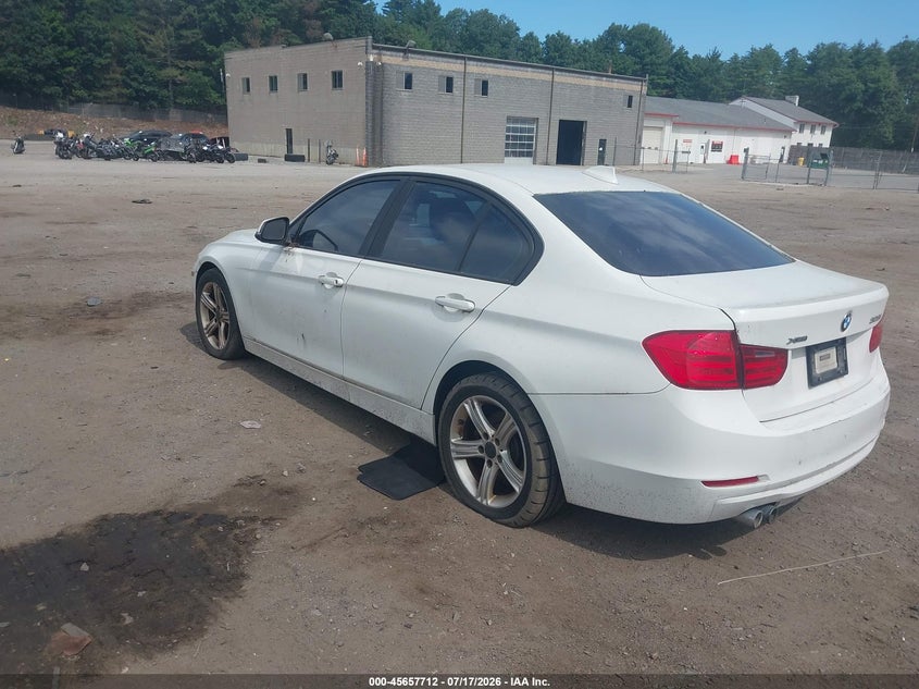 2013 BMW 3er VIN WBA3B5C5XDF592387 IAAI salvage auction — NORMAL WEAR, Clear (Massachusetts), sold $650 on 2026-07-31 (photo 3)