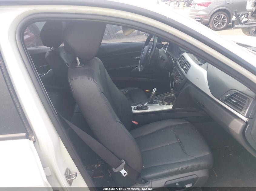 2013 BMW 3er VIN WBA3B5C5XDF592387 IAAI salvage auction — NORMAL WEAR, Clear (Massachusetts), sold $650 on 2026-07-31 (photo 5)