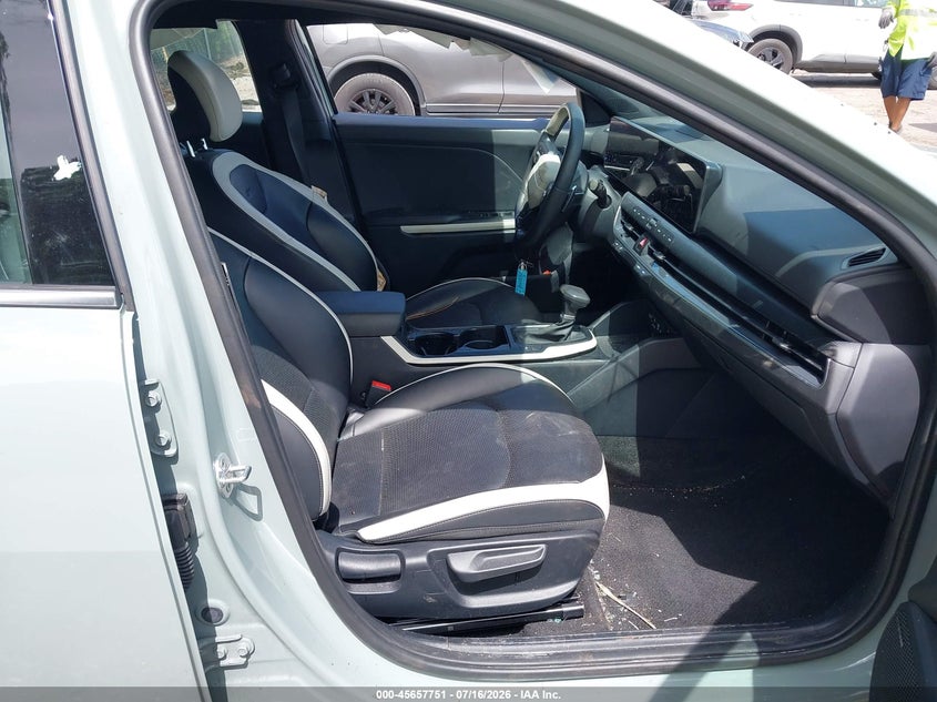 2025 Kia K4 VIN 3KPFW4DE1SE227049 IAAI salvage auction — SIDE, Wait Title, sold $9,500 on 2026-08-26 (photo 5)