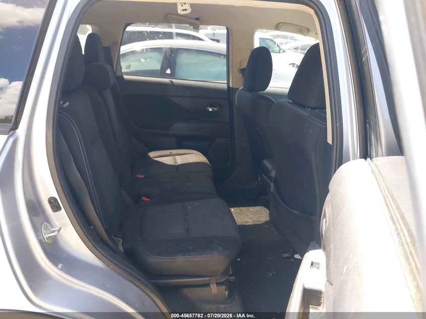 2017 Mitsubishi Outlander VIN JA4AD3A39HZ000261 IAAI salvage auction — RIGHT SIDE, Salvage Title, sold $1,350 on 2026-08-25 (photo 8)
