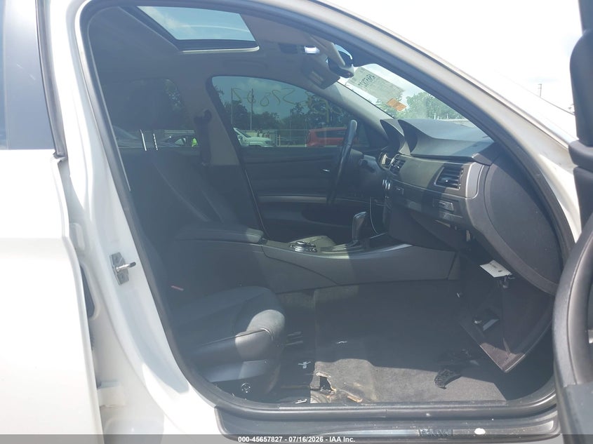 2011 BMW 3 series VIN WBAPN7C55BA781348 IAAI salvage auction — WATER/FLOOD, Salvage (Ohio), sold $575 on 2026-08-04 (photo 5)