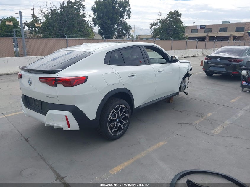 2026 BMW X2 VIN WBX63GM07T5683670 IAAI salvage auction — RIGHT FRONT, Clear (California), sold $17,100 on 2026-08-03 (photo 4)