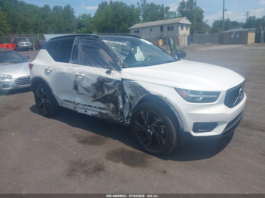 2021 Volvo Xc40 VIN YV4162UM6M2409879 IAAI salvage auction — SIDE, Salvage Title, sold $5,450 on 2026-08-09 (photo 1)
