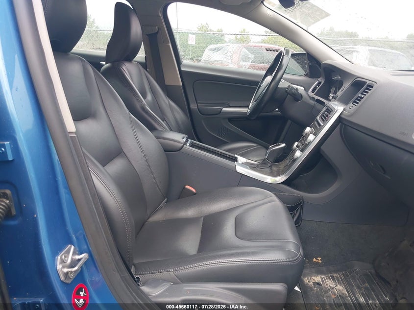2015 Volvo V60 VIN YV1612SMXF1246263 IAAI salvage auction — NORMAL WEAR, Salvage Title, sold $2,100 on 2026-08-13 (photo 5)
