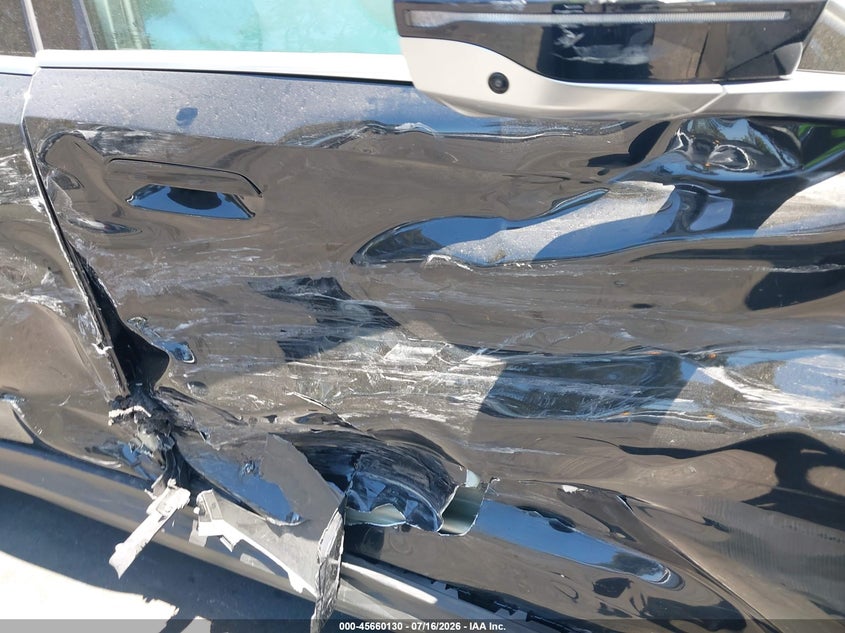 2025 BMW I5 VIN WBY13HG08SCT61007 IAAI salvage auction — SIDE, Salvage Title, sold $24,150 on 2026-09-02 (photo 6)