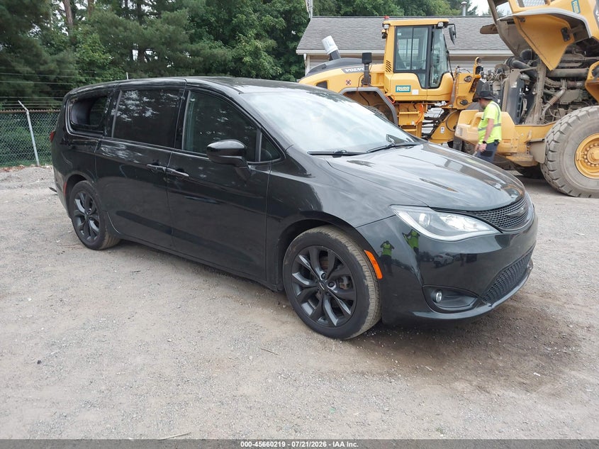 2018 Chrysler Pacifica VIN 2C4RC1FG4JR272812 IAAI salvage auction — STORM DAMAGE, Wait Title, sold $3,350 on 2026-08-26 (photo 1)
