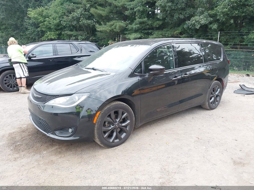 2018 Chrysler Pacifica VIN 2C4RC1FG4JR272812 IAAI salvage auction — STORM DAMAGE, Wait Title, sold $3,350 on 2026-08-26 (photo 2)