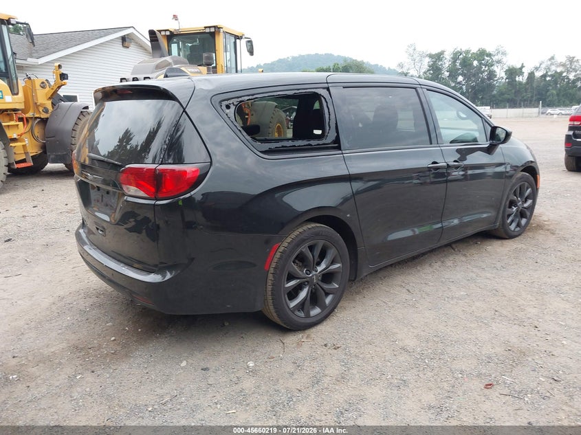 2018 Chrysler Pacifica VIN 2C4RC1FG4JR272812 IAAI salvage auction — STORM DAMAGE, Wait Title, sold $3,350 on 2026-08-26 (photo 4)