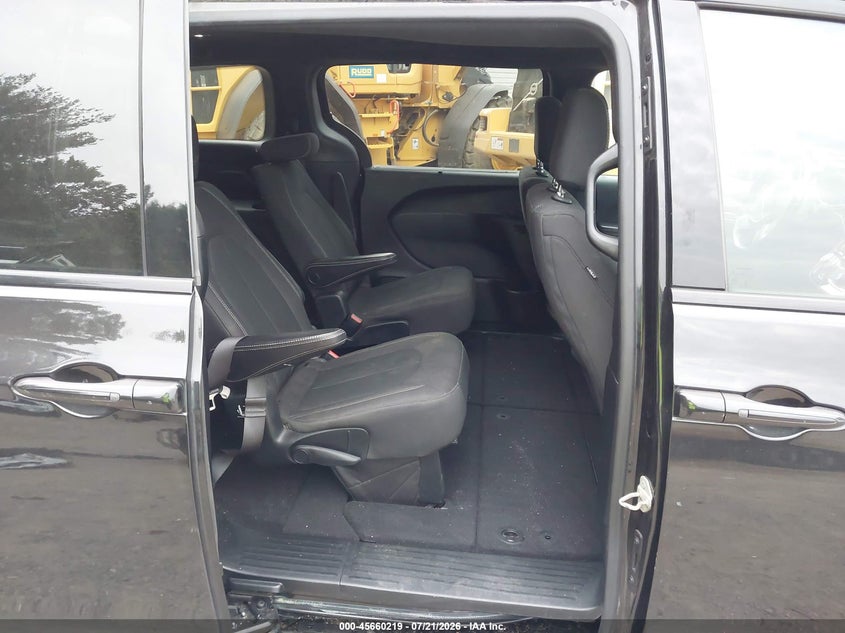 2018 Chrysler Pacifica VIN 2C4RC1FG4JR272812 IAAI salvage auction — STORM DAMAGE, Wait Title, sold $3,350 on 2026-08-26 (photo 8)