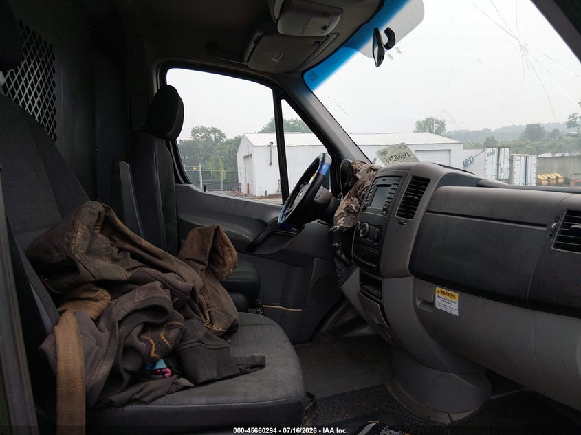 2014 Mercedes-benz Sprinter VIN WD3PE7DC0E5902665 IAAI salvage auction — ALL OVER, Salvage (Pennsylvania), sold $600 on 2026-07-28 (photo 5)