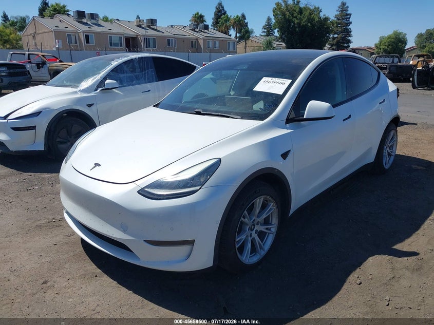 2020 Tesla Model y VIN 5YJYGDEE7LF010752 IAAI salvage auction — REAR END, Salvage Title, sold $7,950 on 2026-08-21 (photo 2)