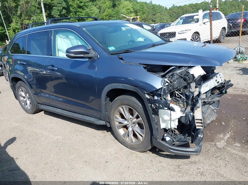 2014 Toyota Highlander VIN 5TDJKRFH9ES006982 IAAI salvage auction — FRONT END, Clear (Massachusetts), sold $2,100 on 2026-07-28 (photo 1)