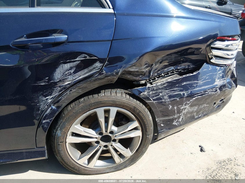 2016 Mercedes-benz E-klasse VIN WDDHF5KBXGB177303 IAAI salvage auction — LEFT SIDE, Wait Title, sold $2,400 on 2026-08-06 (photo 6)