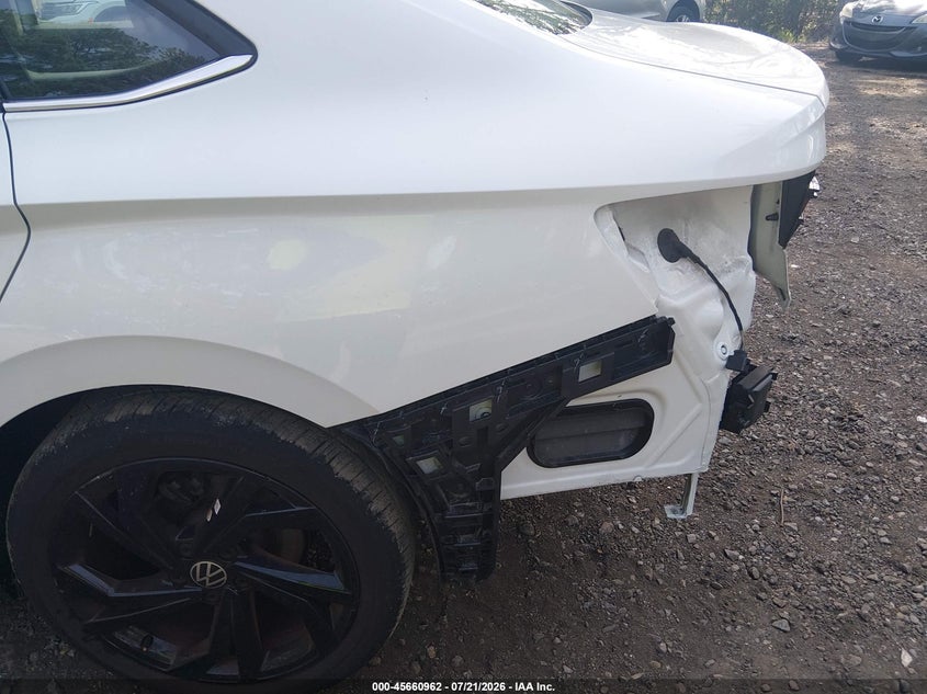 2025 Volkswagen Jetta VIN 3VW7X7BU6SM040325 IAAI salvage auction — REAR END, Salvage Title, sold $10,400 on 2026-09-08 (photo 6)