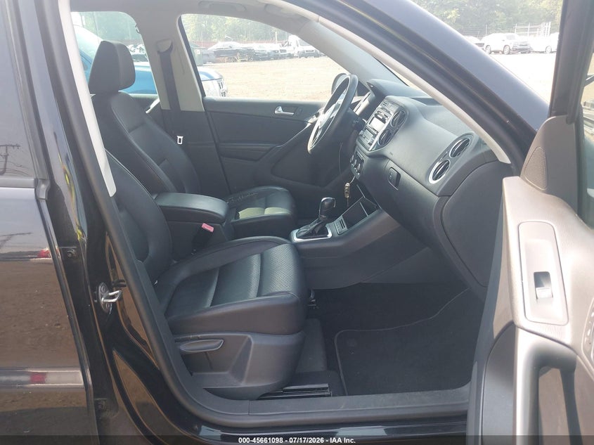2012 Volkswagen Tiguan VIN WVGAV7AX9CW578220 IAAI salvage auction — NORMAL WEAR, Clear (Connecticut), sold $850 on 2026-08-04 (photo 5)