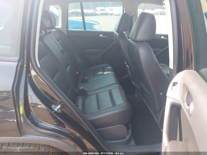 2012 Volkswagen Tiguan VIN WVGAV7AX9CW578220 IAAI salvage auction — NORMAL WEAR, Clear (Connecticut), sold $850 on 2026-08-04 (photo 8)