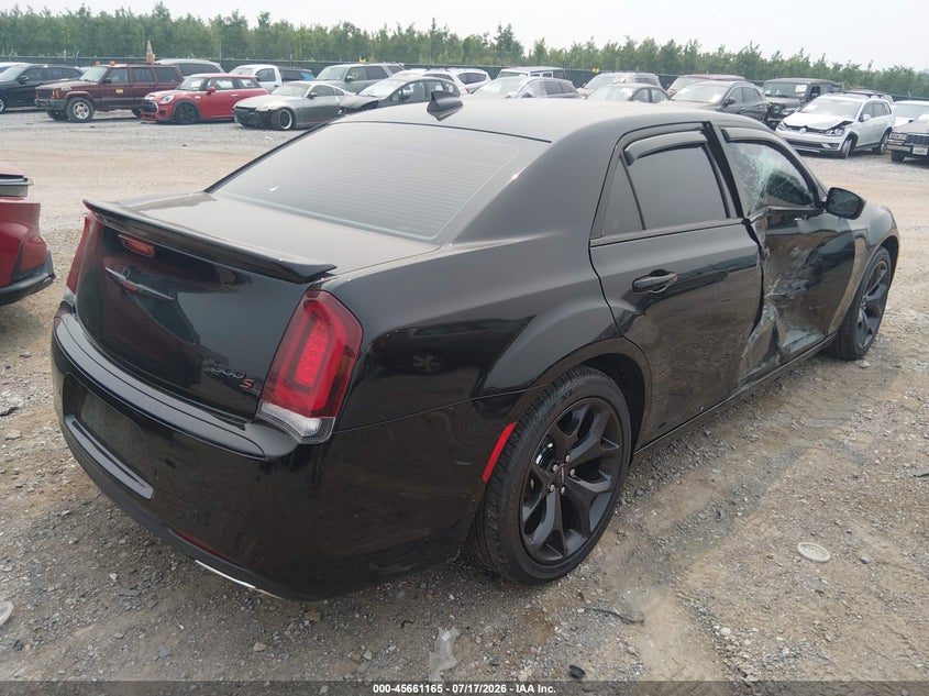 2022 Chrysler 300 VIN 2C3CCABG0NH135264 IAAI salvage auction — SIDE, Salvage Title, sold $7,200 on 2026-08-15 (photo 4)