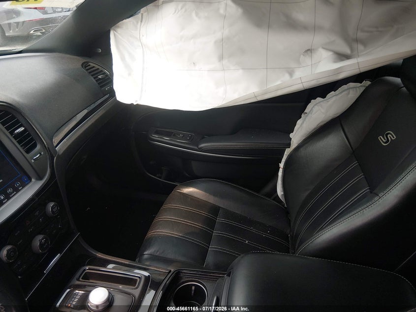 2022 Chrysler 300 VIN 2C3CCABG0NH135264 IAAI salvage auction — SIDE, Salvage Title, sold $7,200 on 2026-08-15 (photo 5)
