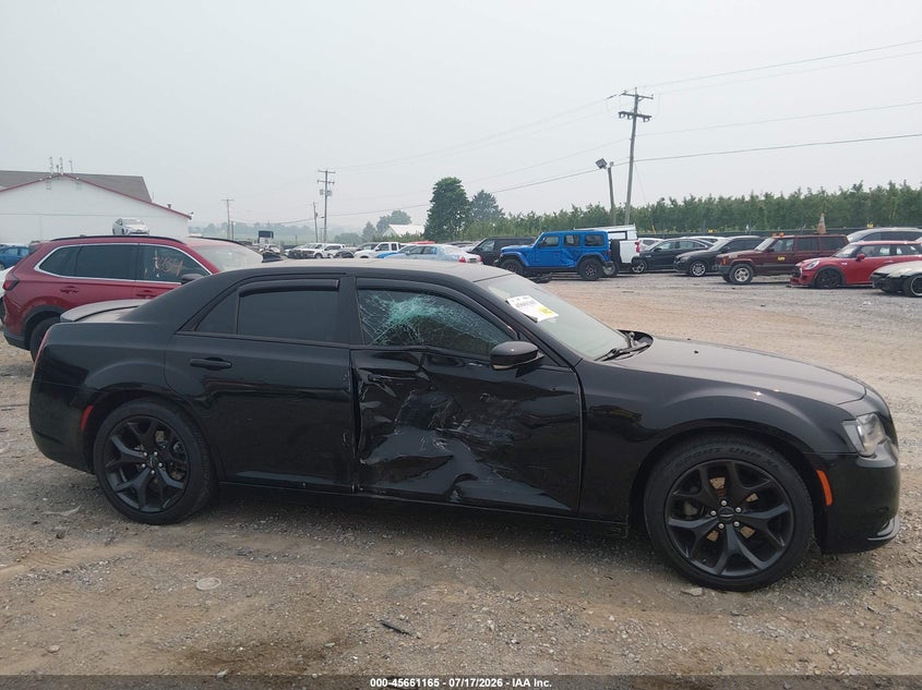 2022 Chrysler 300 VIN 2C3CCABG0NH135264 IAAI salvage auction — SIDE, Salvage Title, sold $7,200 on 2026-08-15 (photo 6)