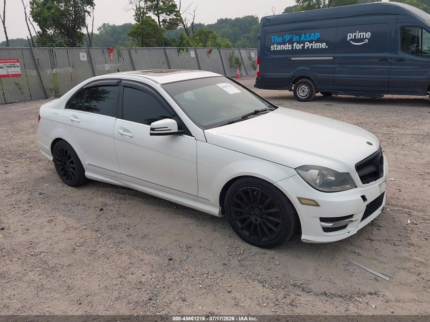 2013 Mercedes-benz C class VIN WDDGF8AB9DA819963 IAAI salvage auction — NORMAL WEAR, Clear (New Jersey), sold $875 on 2026-07-28 (photo 1)