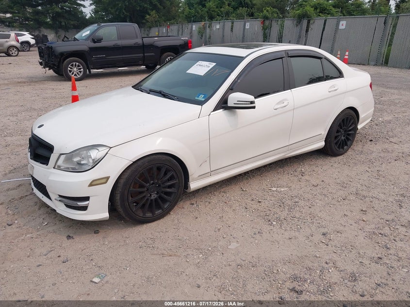 2013 Mercedes-benz C class VIN WDDGF8AB9DA819963 IAAI salvage auction — NORMAL WEAR, Clear (New Jersey), sold $875 on 2026-07-28 (photo 2)