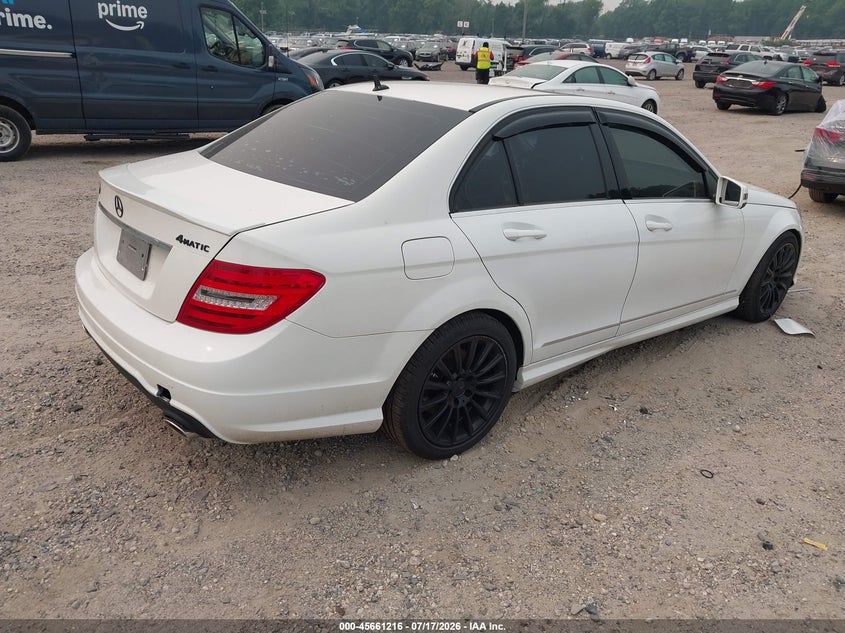 2013 Mercedes-benz C class VIN WDDGF8AB9DA819963 IAAI salvage auction — NORMAL WEAR, Clear (New Jersey), sold $875 on 2026-07-28 (photo 4)