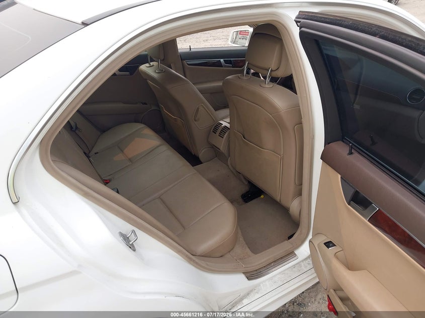2013 Mercedes-benz C class VIN WDDGF8AB9DA819963 IAAI salvage auction — NORMAL WEAR, Clear (New Jersey), sold $875 on 2026-07-28 (photo 8)