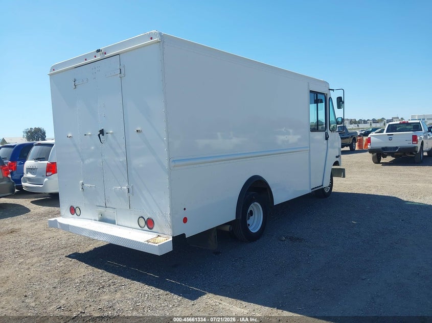 2017 Ford E-350 VIN 1FC3E3KS7HDC65176 IAAI salvage auction — SIDE, SF97 (California), sold $11,750 on 2026-08-25 (photo 4)