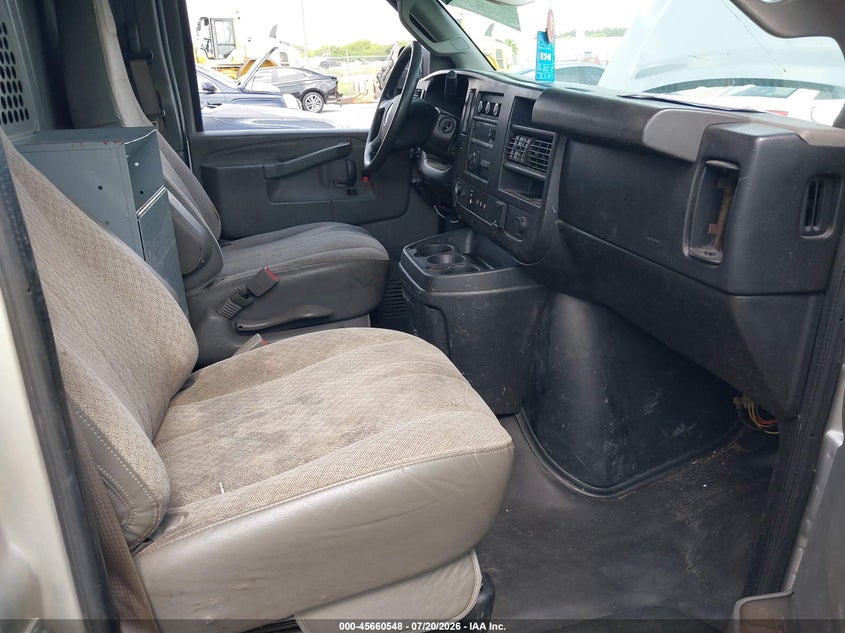 2018 Gmc Savana VIN 1GTW7AFG4J1189473 IAAI salvage auction — REAR END, Rebuildable (Florida), sold $25 on 2026-08-01 (photo 5)