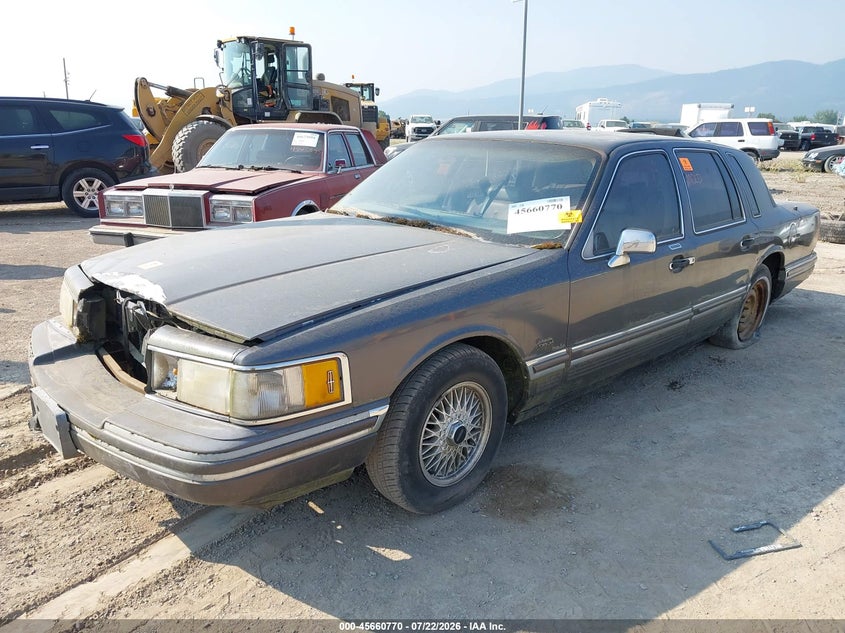 1992 Lincoln TOWN CAR VIN 1LNLM81W4NY638727 IAAI salvage auction — NORMAL WEAR, Clear (Montana), sold $25 on 2026-07-29 (photo 2)