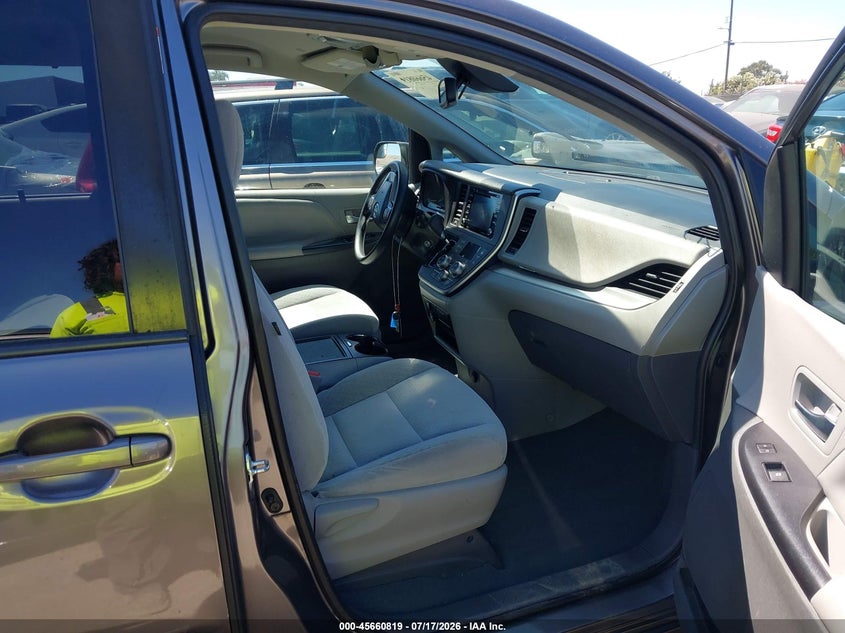 2020 Toyota Sienna VIN 5TDKZ3DC3LS049277 IAAI salvage auction — RIGHT SIDE, Salvage Title, sold $5,100 on 2026-07-30 (photo 5)