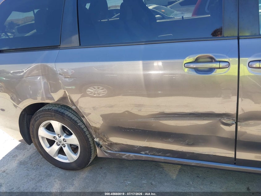 2020 Toyota Sienna VIN 5TDKZ3DC3LS049277 IAAI salvage auction — RIGHT SIDE, Salvage Title, sold $5,100 on 2026-07-30 (photo 6)
