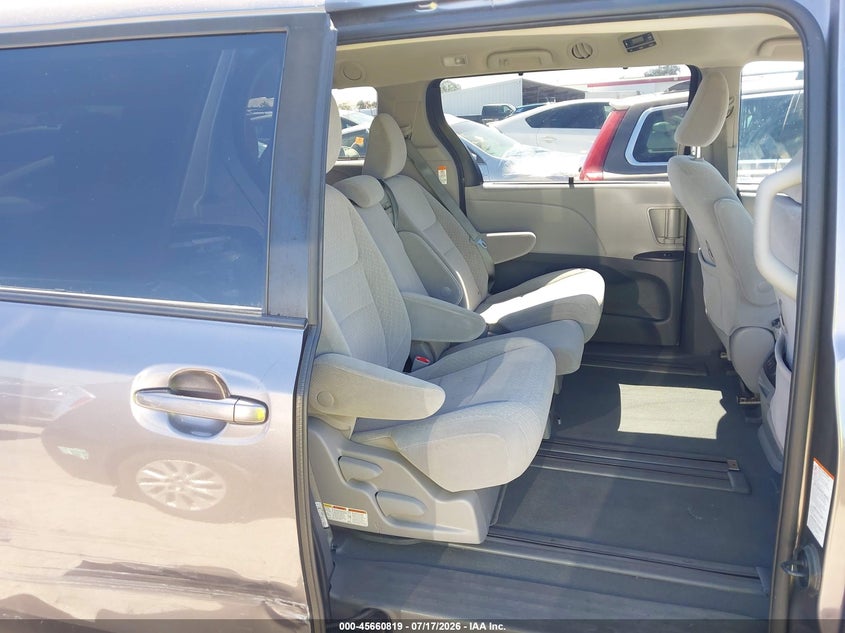 2020 Toyota Sienna VIN 5TDKZ3DC3LS049277 IAAI salvage auction — RIGHT SIDE, Salvage Title, sold $5,100 on 2026-07-30 (photo 8)