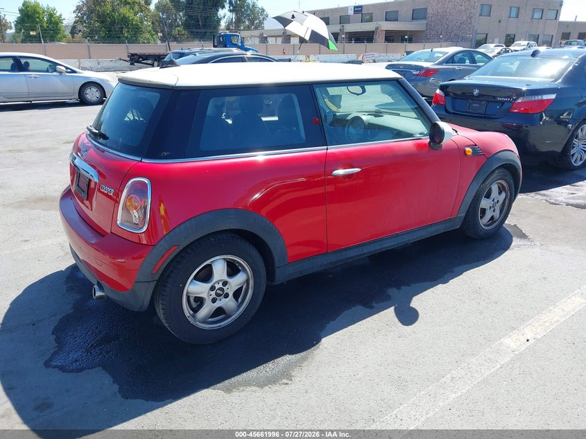 2009 Mini Cooper VIN WMWMF33559TW72136 IAAI salvage auction — NORMAL WEAR, App For Dup Clear (California), sold $100 on 2026-08-03 (photo 4)