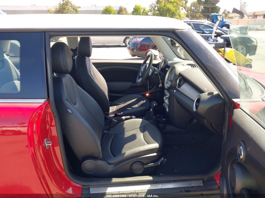 2009 Mini Cooper VIN WMWMF33559TW72136 IAAI salvage auction — NORMAL WEAR, App For Dup Clear (California), sold $100 on 2026-08-03 (photo 5)