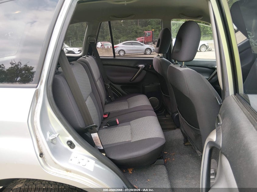 2005 Toyota Rav4 VIN JTEHD20V456023778 IAAI salvage auction — NORMAL WEAR, Clear (Virginia), sold $675 on 2026-07-29 (photo 8)