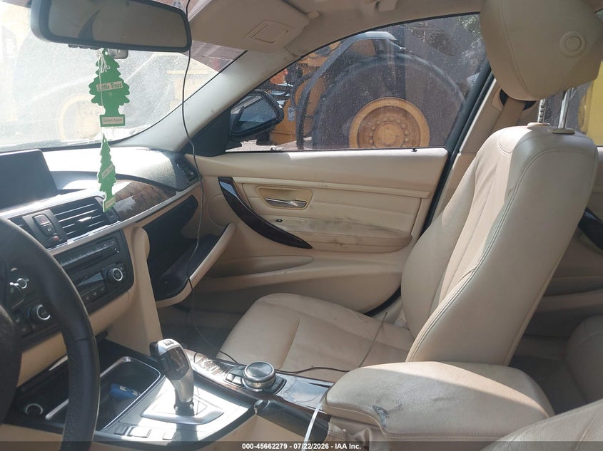 2014 BMW 3er VIN WBA3B3C56EJ982177 IAAI salvage auction — LEFT FRONT, Salvage Title, sold $1,100 on 2026-08-07 (photo 5)