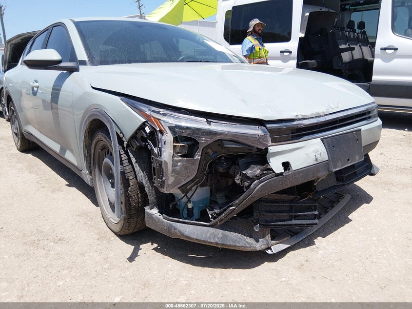 2025 Kia K4 VIN 3KPFU4DE8SE217821 IAAI salvage auction — RIGHT FRONT, Wait Title, sold $8,300 on 2026-10-08 (photo 6)