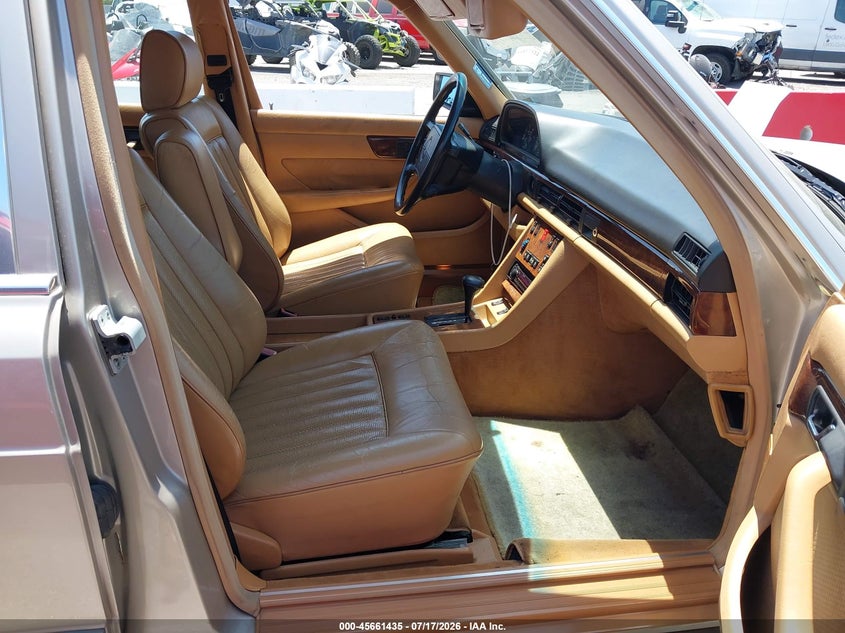 1987 Mercedes-benz 560 VIN WDBCA39D4HA345599 IAAI salvage auction — NORMAL WEAR, Clear - Dealer Only (California), sold $1,550 on 2026-07-23 (photo 5)
