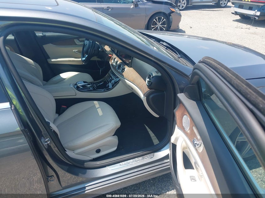 2017 Mercedes-benz E-klasse VIN WDDZF4KBXHA029920 IAAI salvage auction — REAR END, Salvage - 75% Or Less (Maryland), sold $7,400 on 2026-08-06 (photo 5)
