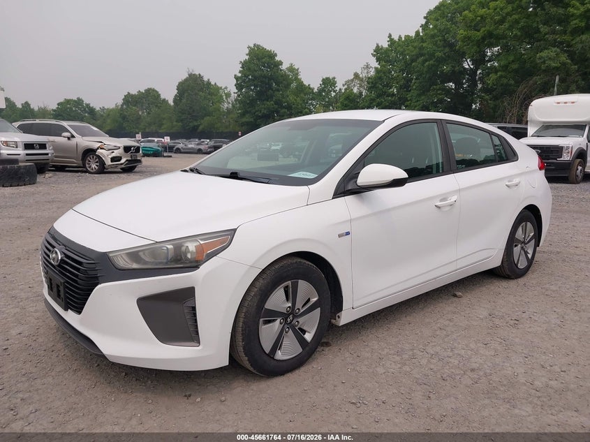 2018 Hyundai Ioniq hybrid VIN KMHC65LC4JU075837 IAAI salvage auction — NORMAL WEAR, Sf97 (New York), sold $7,825 on 2026-08-20 (photo 2)