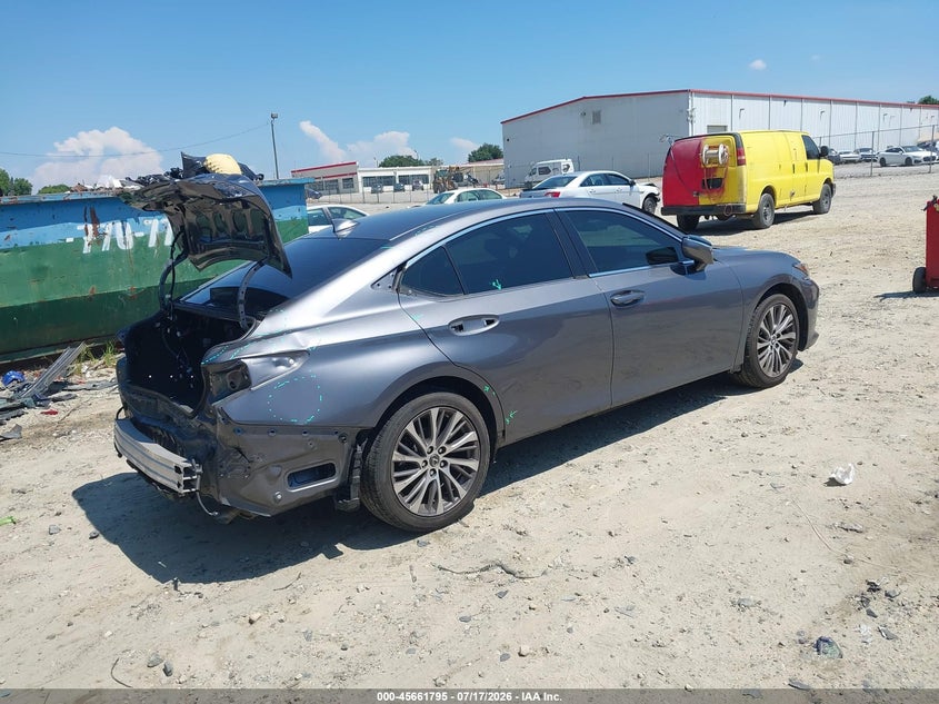 2021 Lexus ES VIN 58AD11D11MU006089 IAAI salvage auction — REAR END, Wait Title, sold $9,200 on 2026-08-27 (photo 4)
