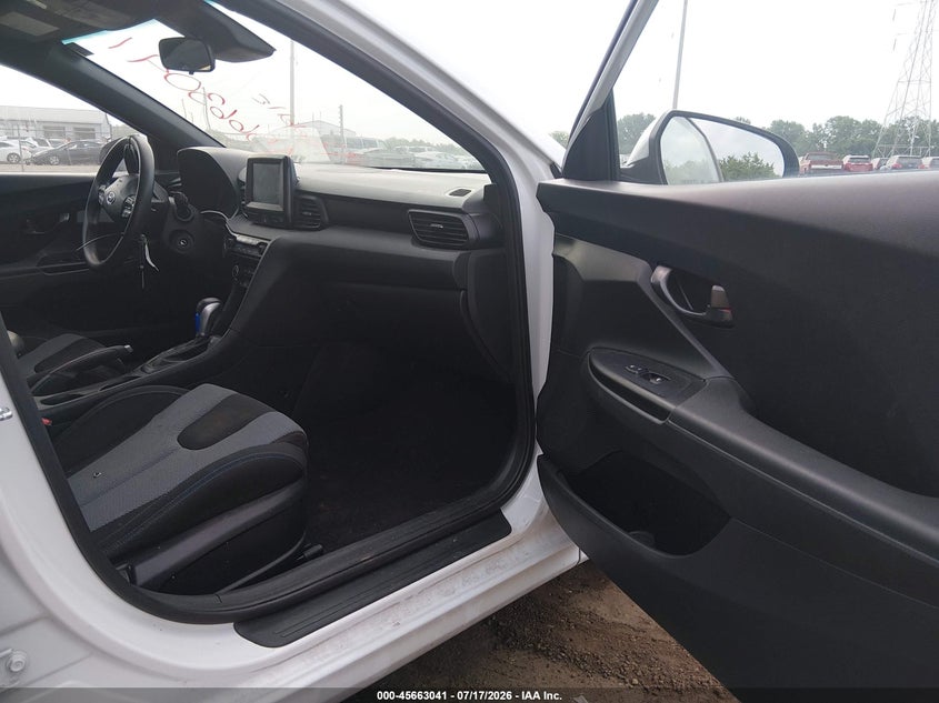 2019 Hyundai Veloster VIN KMHTG6AFXKU016728 IAAI salvage auction — NORMAL WEAR, Clear (Indiana), sold $1,325 on 2026-07-22 (photo 5)
