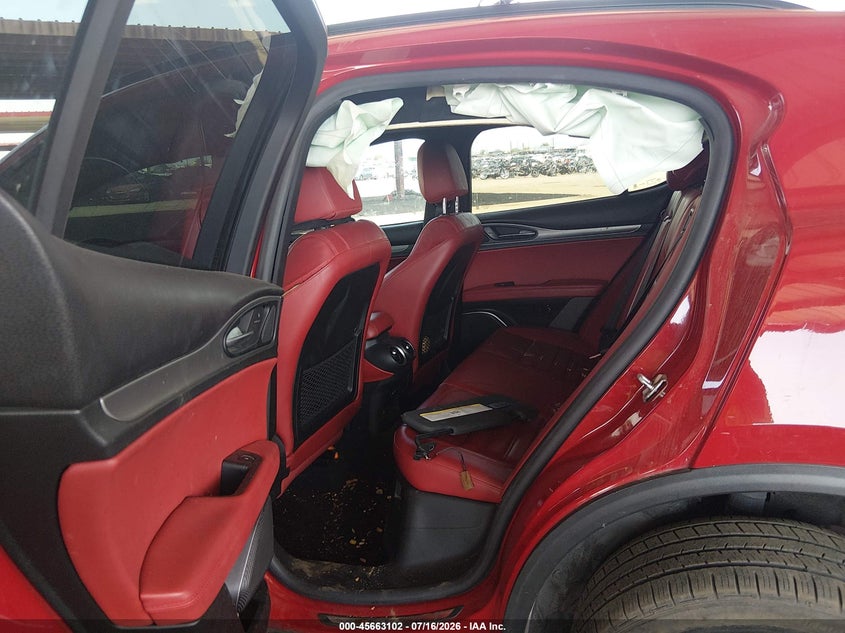 2018 Alfa romeo Stelvio VIN ZASFAKNN9J7B98875 IAAI salvage auction — NORMAL WEAR, Clear-Dealer Only (Arizona), sold $25 on 2026-07-28 (photo 8)