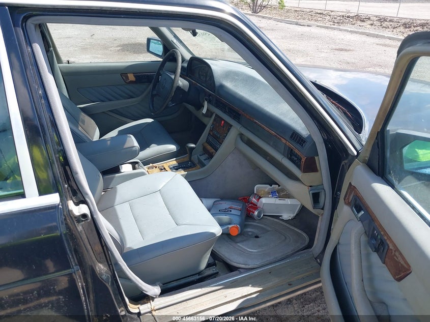 1991 Mercedes-benz 560 VIN WDBCA39EXMA602879 IAAI salvage auction — NORMAL WEAR, Clear (Florida), sold $575 on 2026-07-30 (photo 5)