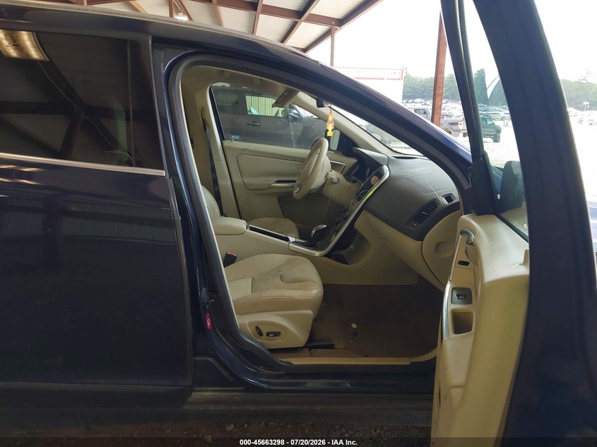 2013 Volvo Xc60 VIN YV4952DL4D2390584 IAAI salvage auction — RIGHT FRONT, Salvage Title, sold $600 on 2026-08-28 (photo 5)