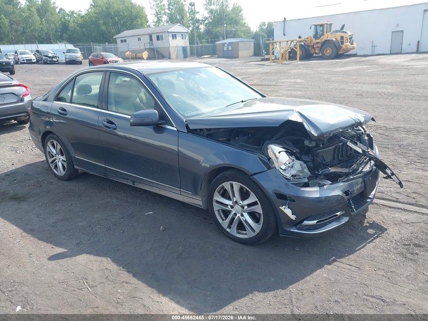 2013 Mercedes-benz C-klasse VIN WDDGF8AB5DA868710 IAAI salvage auction — FRONT END, Wait Title, sold $1,050 on 2026-08-18 (photo 1)