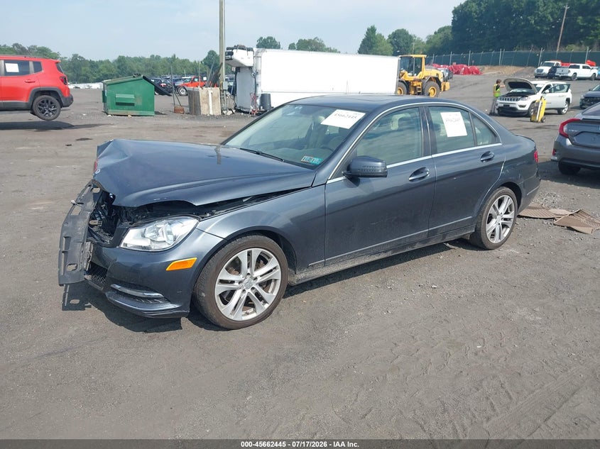 2013 Mercedes-benz C-klasse VIN WDDGF8AB5DA868710 IAAI salvage auction — FRONT END, Wait Title, sold $1,050 on 2026-08-18 (photo 2)