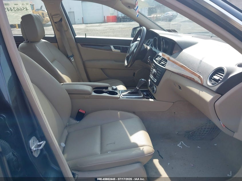 2013 Mercedes-benz C-klasse VIN WDDGF8AB5DA868710 IAAI salvage auction — FRONT END, Wait Title, sold $1,050 on 2026-08-18 (photo 5)